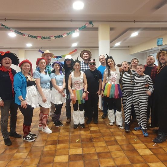 Bild enthält, Pants, Lighting, People, Person, Photography, Portrait, Adult, Female, Woman, Shoe