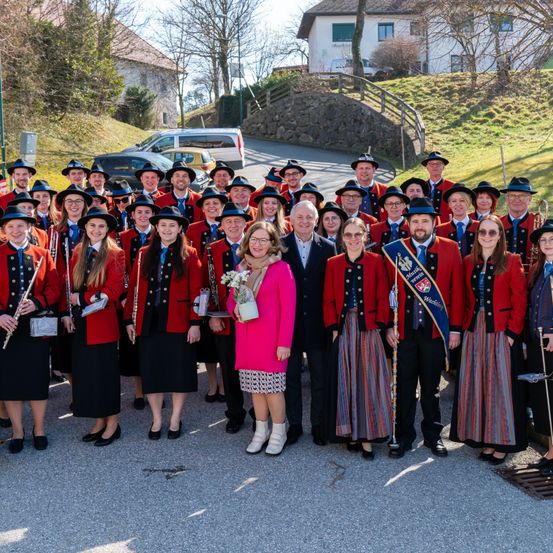 Bild enthält, People, Person, Adult, Male, Man, Group Performance, Music Band, Female, Woman, Portrait