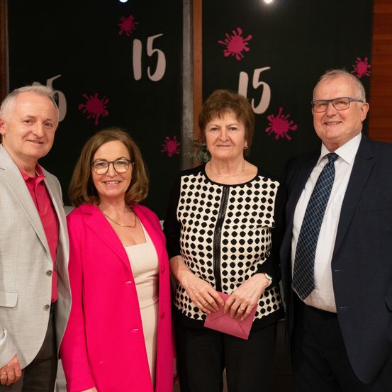 Bild enthält, Blazer, Coat, Jacket, Adult, Female, Person, Woman, Fashion, People, Suit