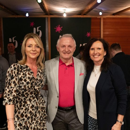 Bild enthält, Coat, Jacket, Blazer, Adult, Female, Person, Woman, People, Fashion, Suit