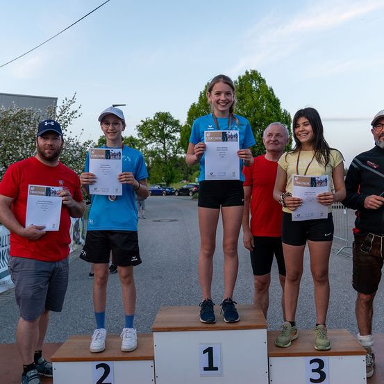 Bild enthält, Shorts, T-Shirt, People, Person, Advertisement, Poster, Adult, Male, Man, Baseball Cap