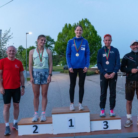 Bild enthält, People, Person, Pants, T-Shirt, Shorts, Adult, Male, Man, Boy, Teen