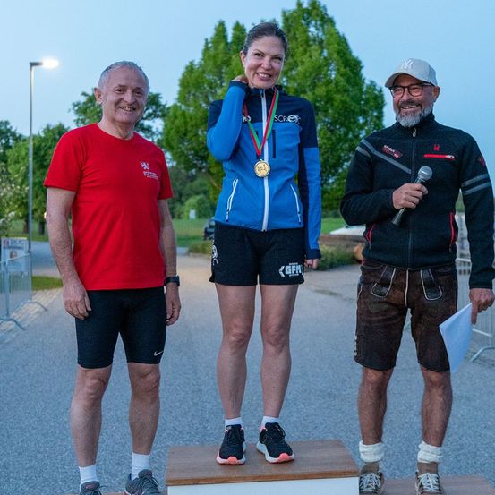 Bild enthält, Shorts, Person, Portrait, Pants, Shoe, T-Shirt, People, Adult, Male, Man