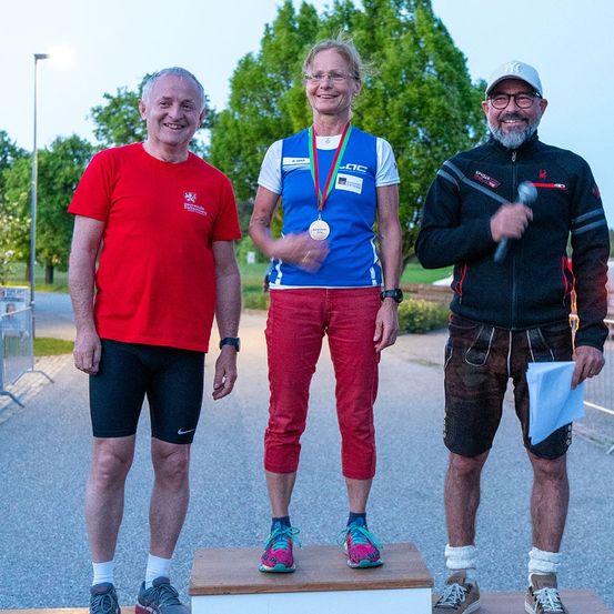 Bild enthält, Shorts, People, Person, Pants, Shoe, T-Shirt, Adult, Male, Man, Portrait