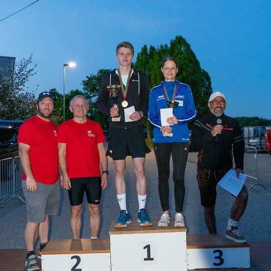 Bild enthält, T-Shirt, Shorts, People, Person, Portrait, Pants, Adult, Male, Man, Shoe