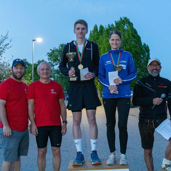 Bild enthält, Shorts, People, Person, T-Shirt, Pants, Adult, Male, Man, Skirt, Teen