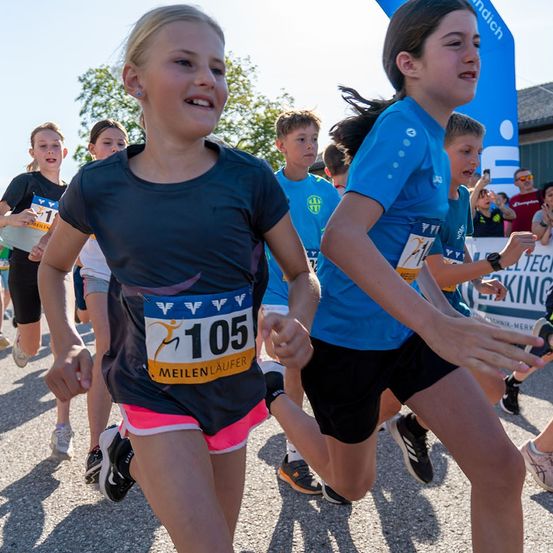 Bild enthält, Shorts, Adult, Female, Person, Woman, Shoe, People, Face, Running, Marathon