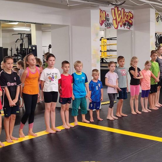 Bild enthält, People, Person, Clothing, Shorts, Groupshot