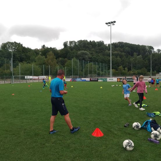 Bild enthält, Ball, Football, Soccer, Soccer Ball, Sport, People, Person, Sphere