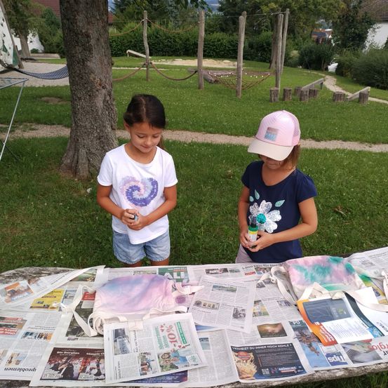 Bild enthält, Grass, Park, T-Shirt, Person, Photography, Portrait, Summer, Child, Female, Girl