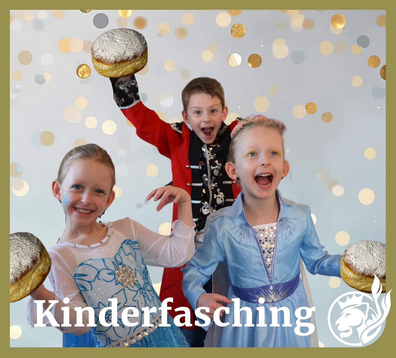 Drei Kinder in Kostümen, die Donuts mit Puderzucker halten, eines mit blauer Gesichtsbemalung, und ein Junge in einem roten und schwarzen Uniform, alle lächelnd mit Konfetti im Hintergrund.