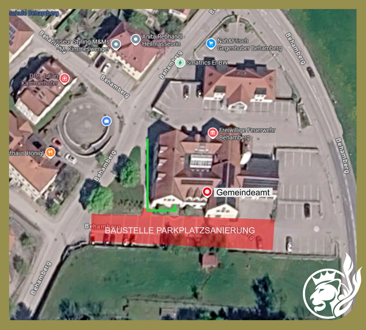 Eine Luftaufnahme eines Wohngebiets mit verschiedenen Gebäuden und einem markierten Bereich für den Bau. Das Gebiet ist von Straßen umgeben, und es sind mehrere Gebäude und eine Feuerwache sichtbar.