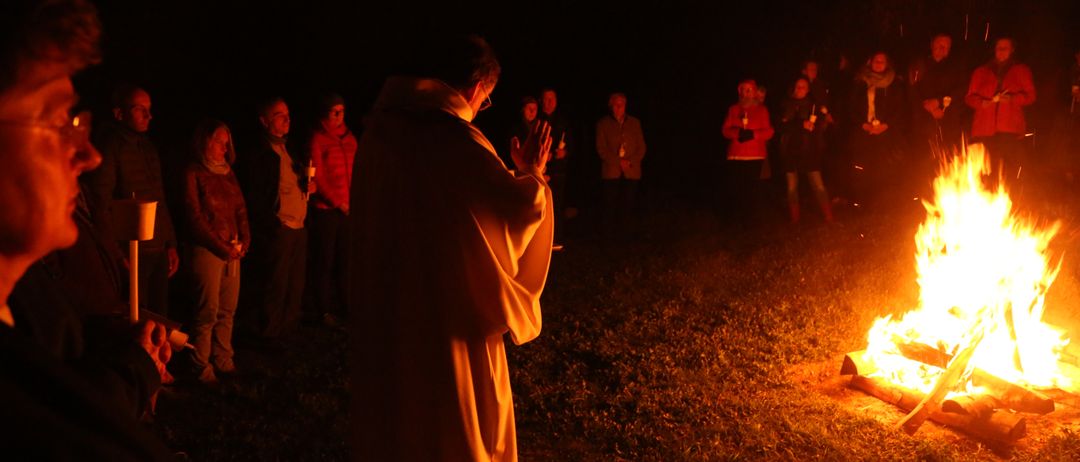 Bild enthält, Fire, Flame, Bonfire, Adult, Male, Man, Person, Face, Head