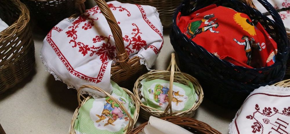 Bild enthält, Art, Handicraft, Fun, Accessories, Bag, Handbag, Person, Leisure Activities, Picnic, Picnic Basket