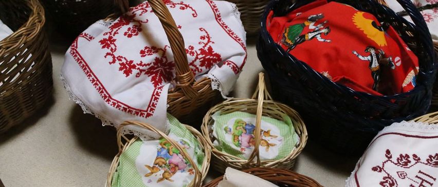 Bild enthält, Art, Handicraft, Fun, Accessories, Bag, Handbag, Person, Leisure Activities, Picnic, Picnic Basket