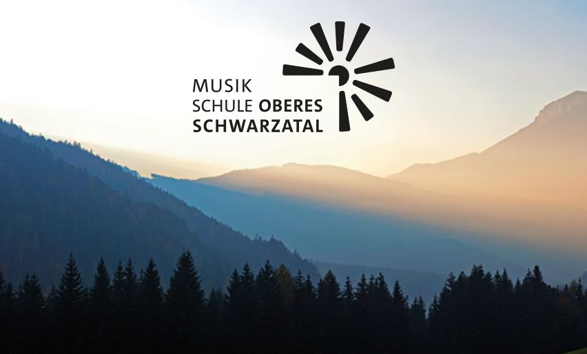 Bild enthält, Nature, Outdoors, Scenery, Tree, Mountain Range, Peak, Sky, Landscape, Fir, Vegetation