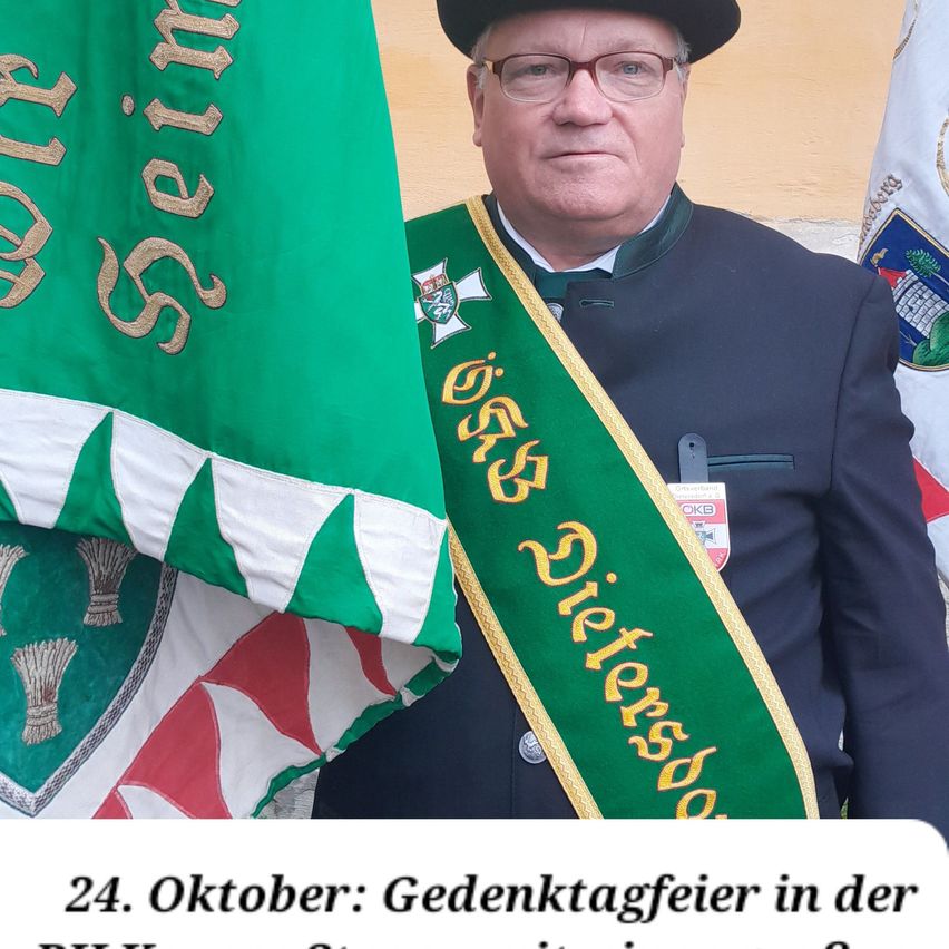 Bild enthält, Clothing, Hat, Adult, Male, Man, Person, Face, Head, Glasses, Sash