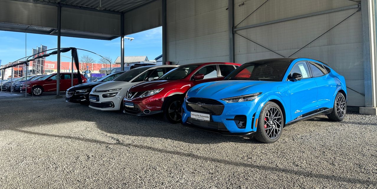 Bild enthält, Car, Transportation, Vehicle, Machine, Wheel, Car Dealership, Coupe, Sports Car