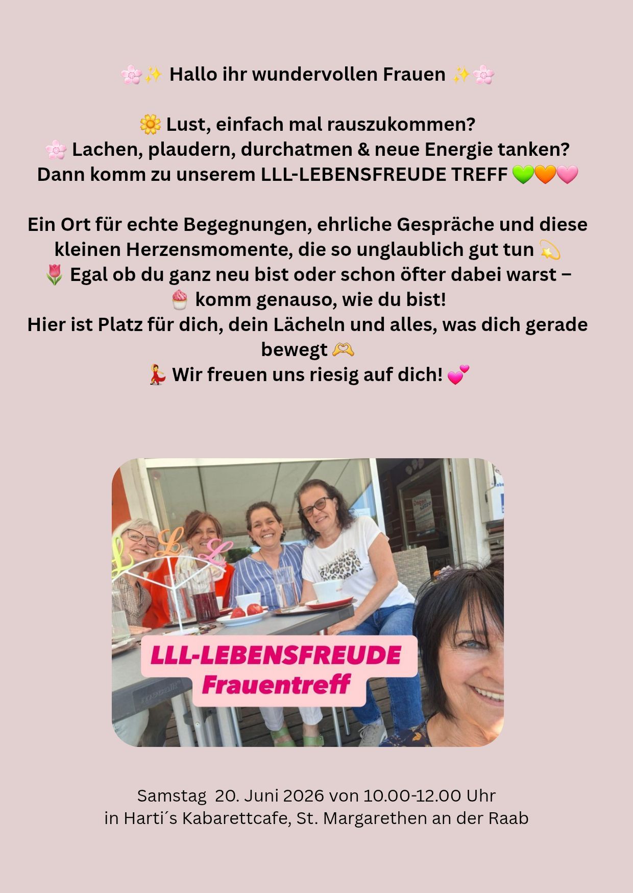Gruppenfoto von Frauen in einem Café, lächelnd und posierend für die Kamera. Textüberlagerung lädt Frauen ein, sich anzuschließen für Lachen, Plaudern und neue Energie. Der Text lautet 'LLL-Lebensfreude Frauentreff'.