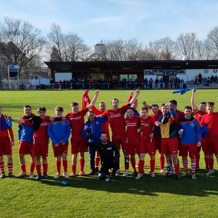 Bild enthält, People, Person, Boy, Male, Teen, Adult, Man, Groupshot, Face, Head