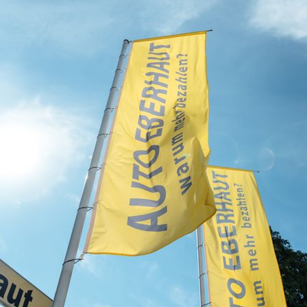 Bild enthält, Banner, Text, Flag