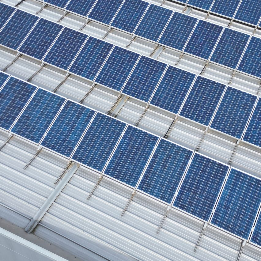 Bild enthält, Outdoors, Electrical Device, Solar Panels, Aerial View