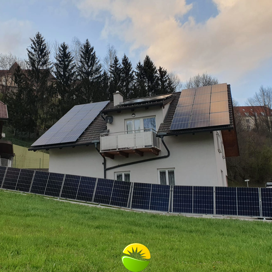 Bild enthält, Outdoors, Electrical Device, Solar Panels, Ball, Sport, Tennis, Tennis Ball, Aerial View