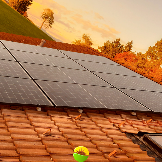 Bild enthält, Electrical Device, Solar Panels