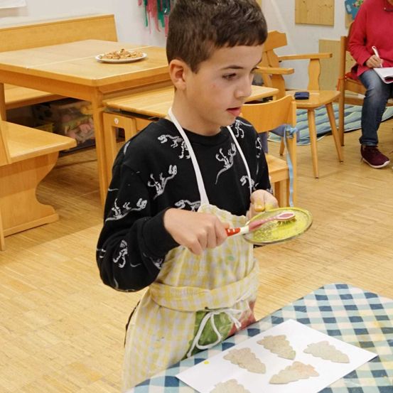 Bild enthält, Boy, Child, Male, Person, Adult, Man, Head