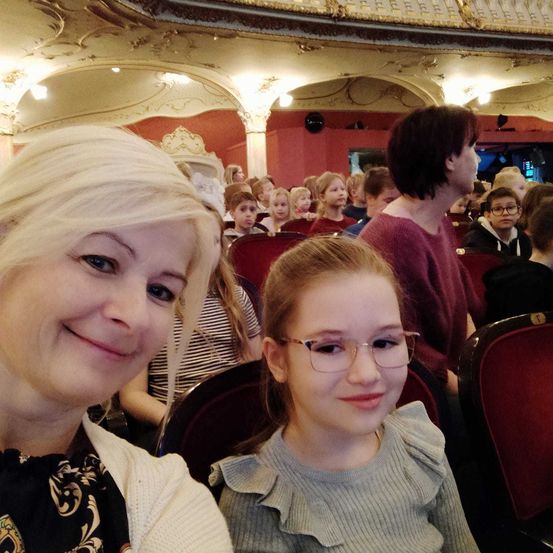 Bild enthält, Photography, Person, Portrait, Glasses, Lighting, People, Urban, Photobombing, Bride, Woman