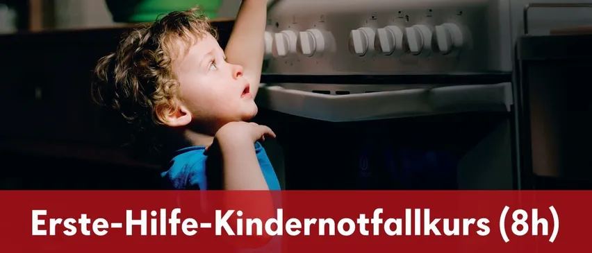 Ein Plakat für einen Erste-Hilfe-Kindernotfallkurs, mit einem Kind, das nach einem Ofen greift.
