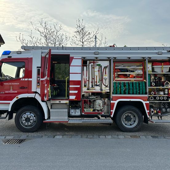 Bild enthält, Transportation, Vehicle, Truck, Machine, Wheel, Fire Truck, Fire Station