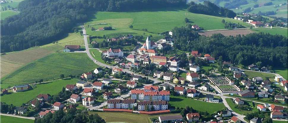 Bild enthält, Outdoors, Nature, Countryside, Rural, Village, Building