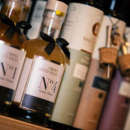 Bild enthält, Alcohol, Beverage, Liquor, Bottle, Wine, Wine Bottle, Cosmetics, Perfume