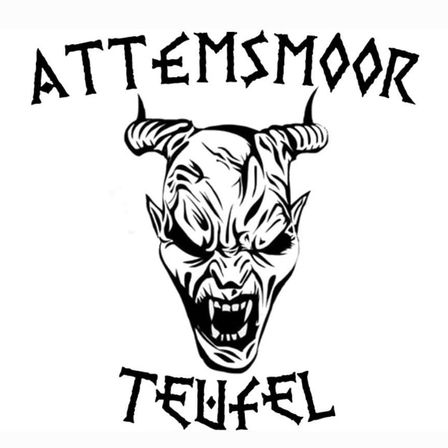 Schwarz-weißes Grafik eines gehörnten, düsteren Gesichts mit den Worten 'ATTEMSMOOR' darüber und 'TEUFEL' darunter in gotischer Schrift.