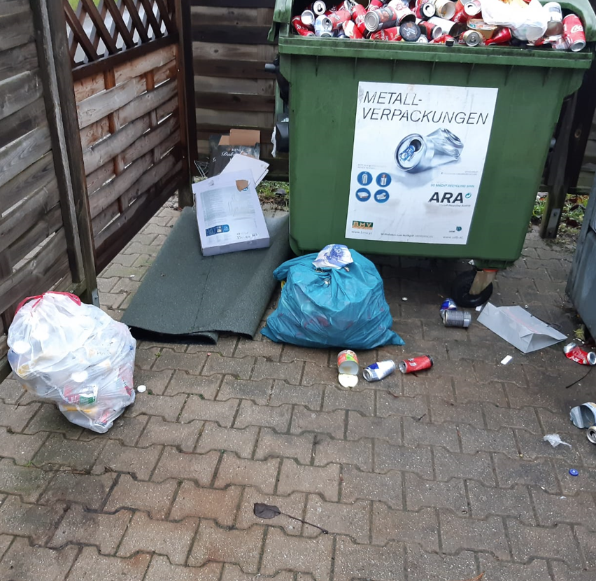 Bild enthält, Garbage, Trash, Box, Package, Accessories, Bag, Handbag