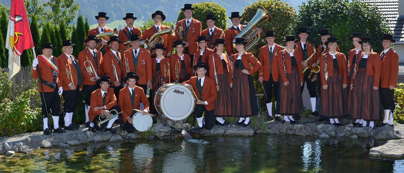 Bild enthält, People, Person, Group Performance, Leisure Activities, Music, Music Band, Musical Instrument, Musician, Performer