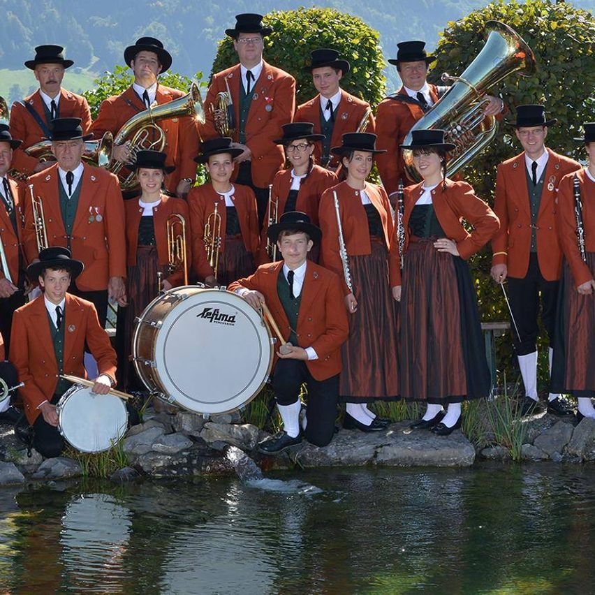 Bild enthält, People, Person, Group Performance, Leisure Activities, Music, Music Band, Musical Instrument, Musician, Performer