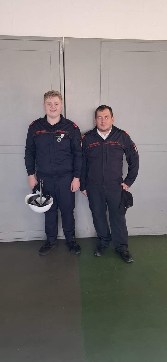 Bild enthält, Adult, Male, Man, Person, Officer, Police Officer, Clothing, Coat, Face, Head