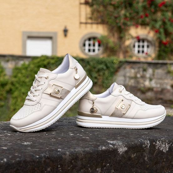 Bild enthält, Clothing, Footwear, Shoe, Sneaker