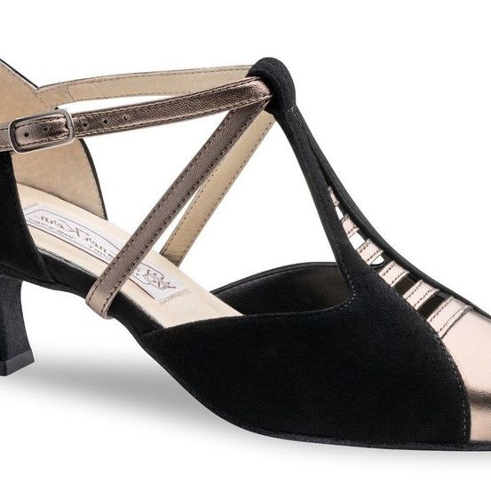 Bild enthält, Clothing, Footwear, Shoe, High Heel, Sandal