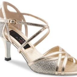 Bild enthält, Clothing, Footwear, Sandal, Shoe, High Heel