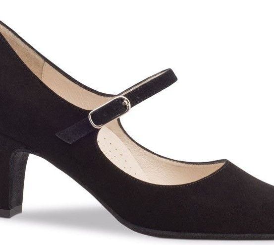 Bild enthält, Clothing, Footwear, Shoe, High Heel, Smoke Pipe