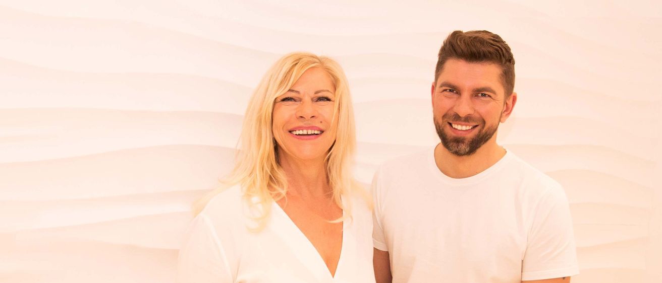 Bild enthält, Face, Happy, Head, Person, Smile, Laughing, Adult, Female, Woman, Man