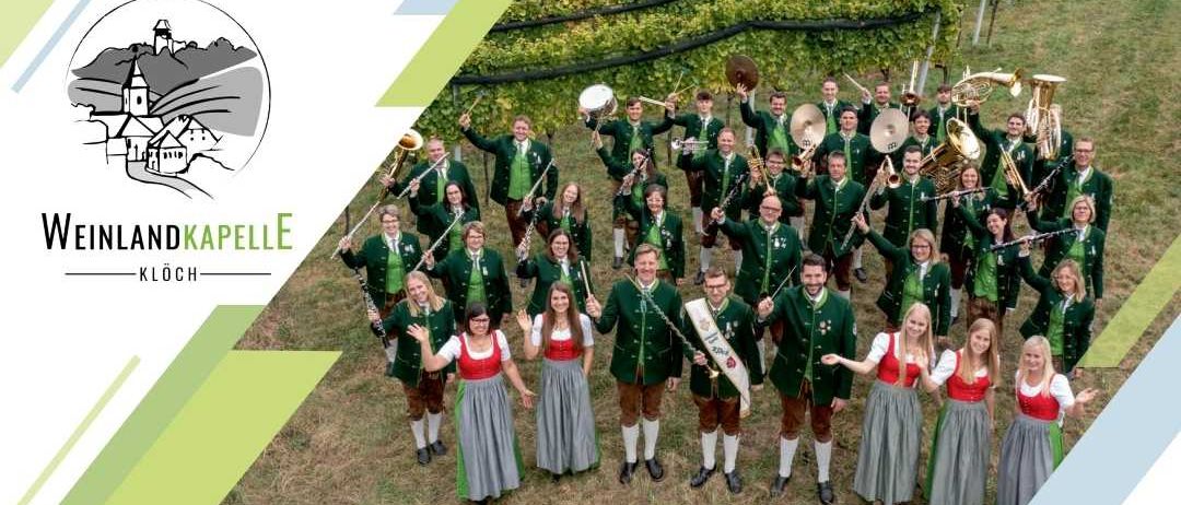 Bild enthält, People, Person, Advertisement, Poster, Adult, Female, Woman, Soccer Ball, Face