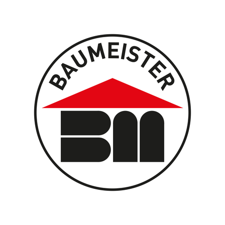 Baumeister-Logo mit einem stilisierten Haus mit rotem Dach und schwarzem Umriss auf weißem Hintergrund.