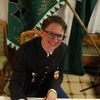 Bild enthält, Adult, Male, Man, Person, Face, Head, Text, Glasses, Pen, Officer