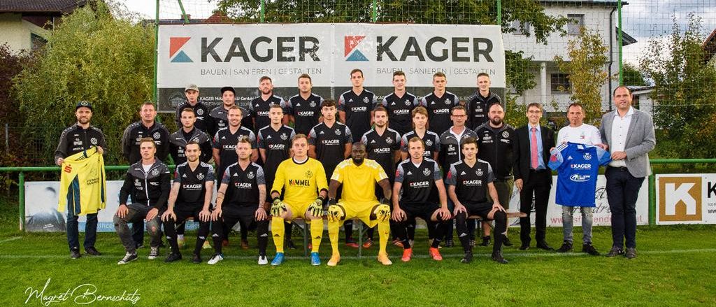 Bild enthält, People, Person, Team, Groupshot, Clothing, Coat