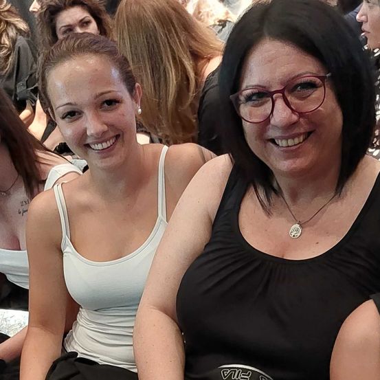 Bild enthält, Adult, Female, Person, Woman, People, Head, Face, Happy, Smile, Laughing