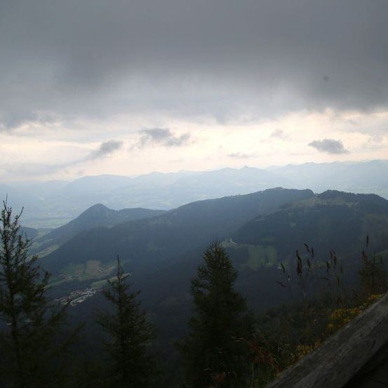 Bild enthält, Wilderness, Landscape, Tree, Vegetation, Mountain Range, Peak, Cloud, Sky, Scenery, Woodland